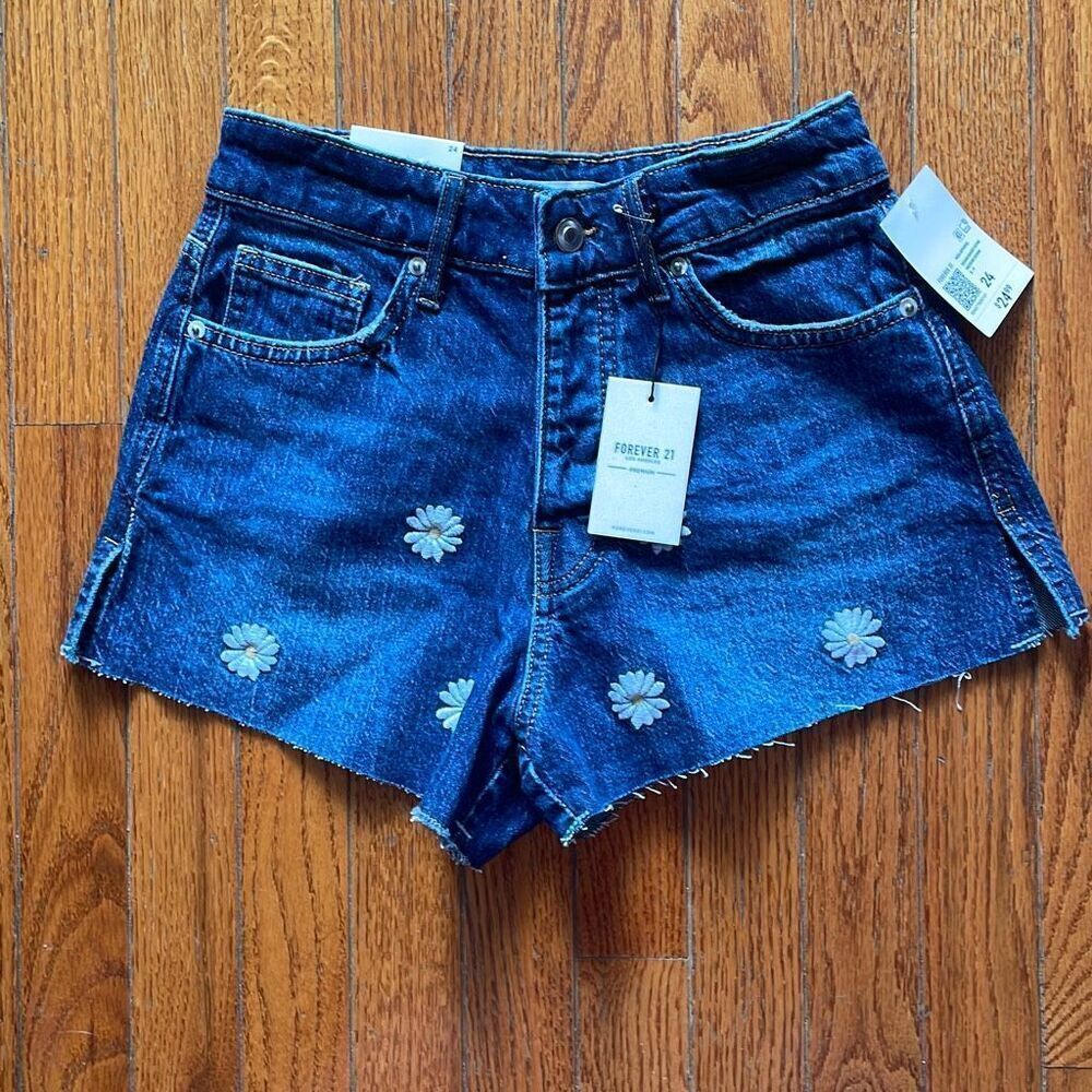 Forever 21 daisy embroidered medium wash denim jeans fringe shorts size 24 NWT